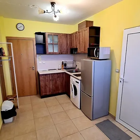 Leo Cabacum Apartment Warna